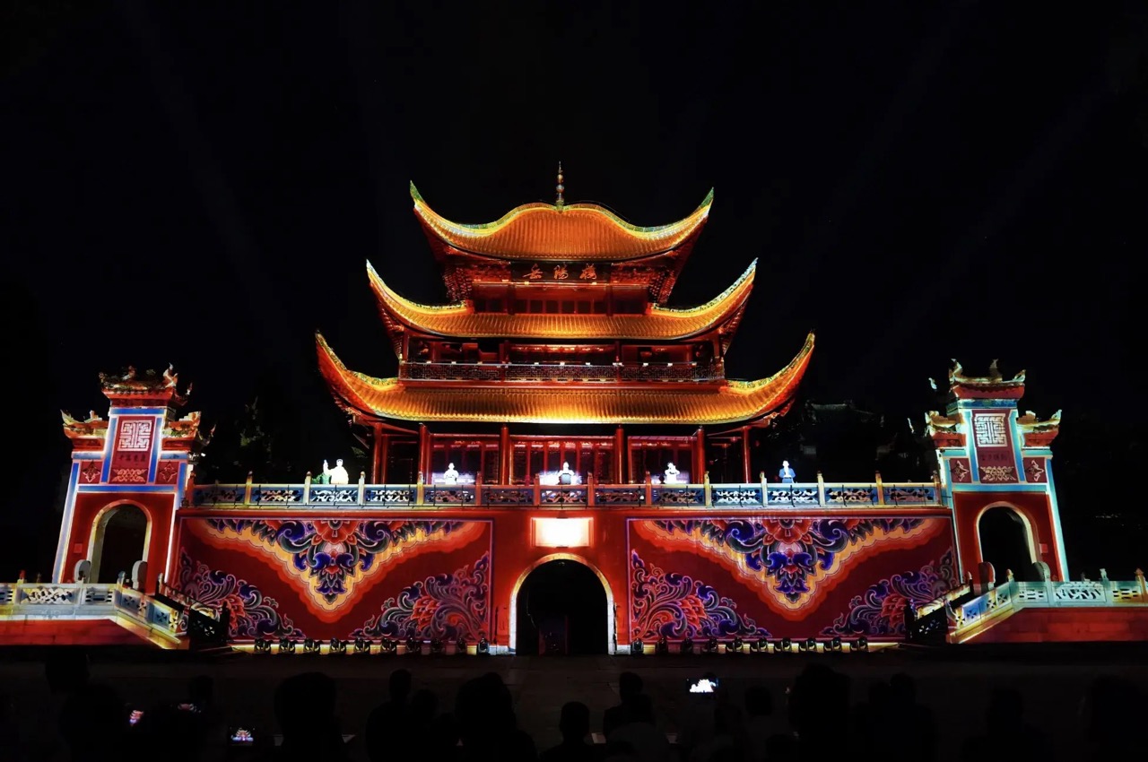 《今上岳阳楼》璀璨启幕——用光影科技重塑忧乐精神