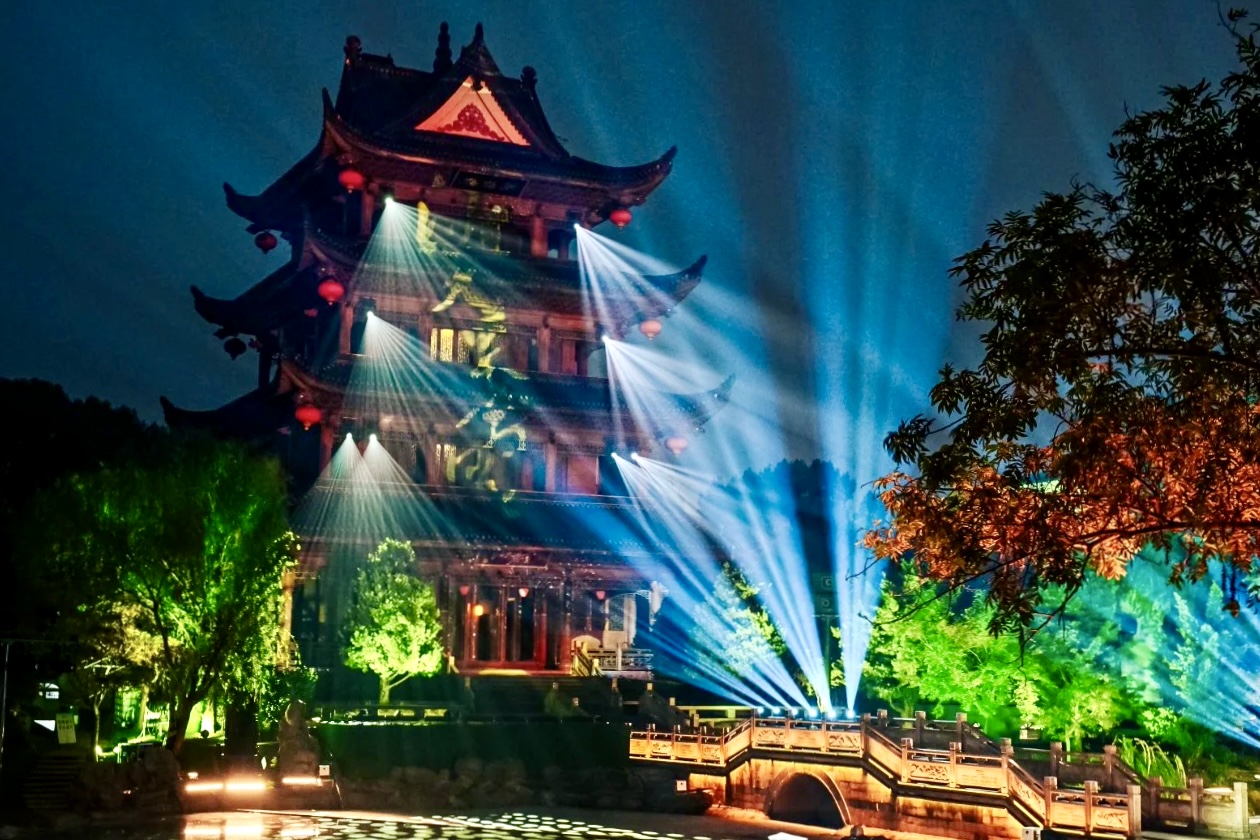 巴可投影赋能橘洲光影，「花开橘洲·江天暮雪」焕新亮相